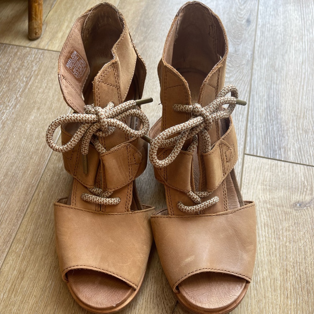 Sorel Women's Tan Joannie Leather Lace Up Wedge Gladiator Sandal 10